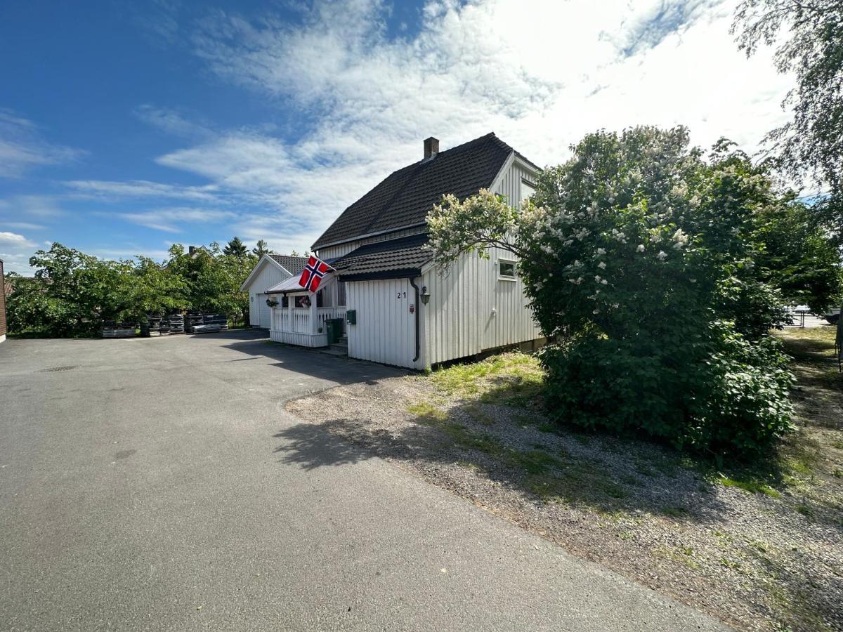 Oslo House, Nedre Kjellerstuvei, First Floor, Twin Room Lillestrom Exterior photo
